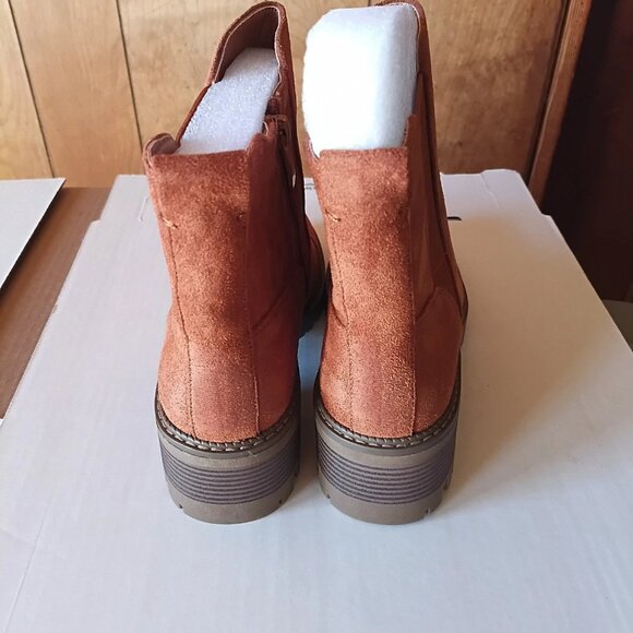 Pierre Dumas Women's Cognac Brown Faux Suede Ankle Boots Size 8 1/2 NIB - Picture 2 of 5